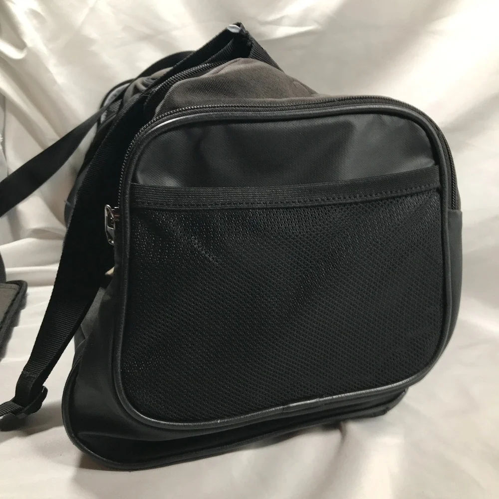 Under Armour‎ Storm Black Duffle Bag Shoulder Strap Handles Zip Close 18
